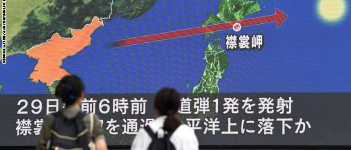 كوريا الشمالية تطلق صاروخاً باليستياً فوق اليابان