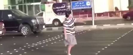 مراهق سعودي يرقص 