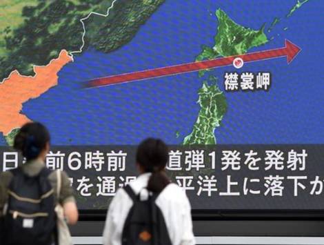 كوريا الشمالية تطلق صاروخاً باليستياً فوق اليابان