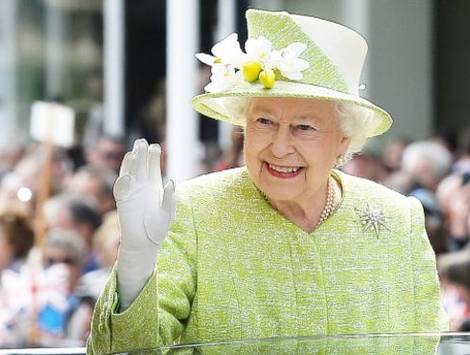 الملكة اليزابيث تبحث عن مشرف على مواقع التواصل الاجتماعي